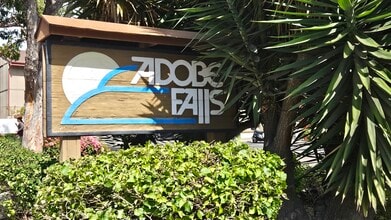 5422 Adobe Falls Rd, Unit Adobe Falls Condo in San Diego, CA - Building Photo - Building Photo