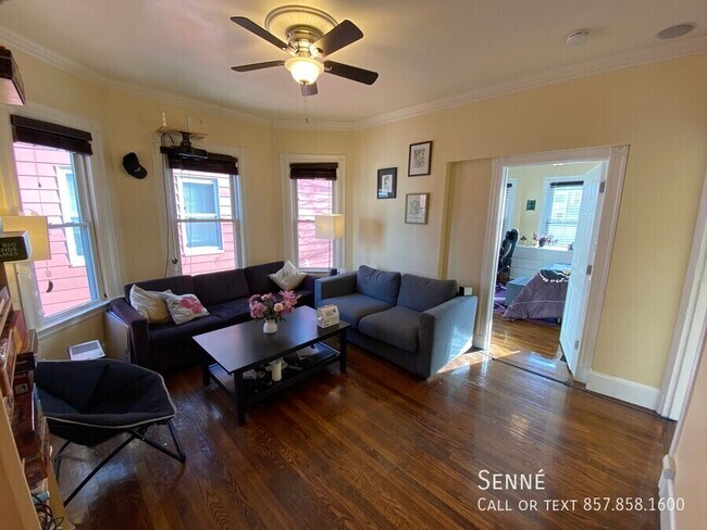 24 Ellington Rd in Somerville, MA - Building Photo - Building Photo