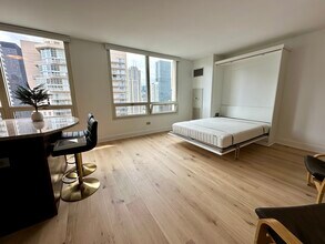 33 W Ontario St, Unit 31D in Chicago, IL - Building Photo - Building Photo