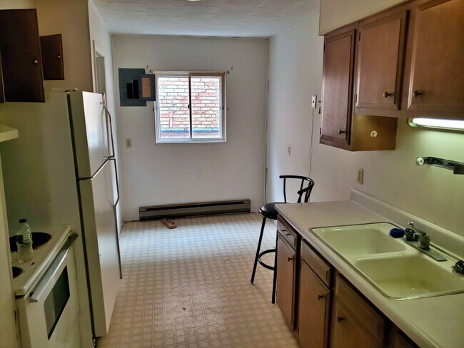 387 State St N, Unit 3 photo'