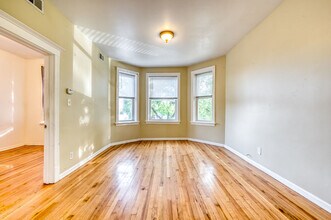 4226 W Kamerling Ave, Unit 2 in Chicago, IL - Building Photo - Building Photo