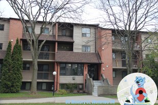 30 Hickory St E, Unit #207 in Waterloo, ON - Building Photo