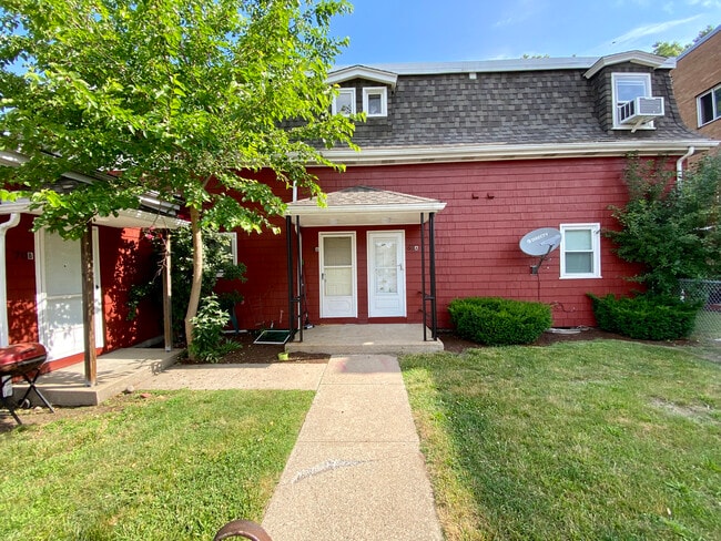 68 Readville St, Unit 2 in Boston, MA - Foto de edificio - Building Photo