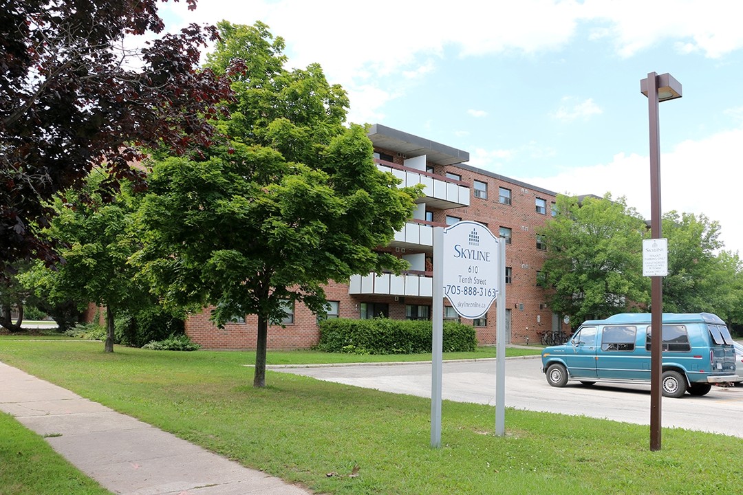 Applewood Apartments in Collingwood, ON - Building Photo