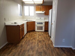 4013 E Amberwood Dr in Phoenix, AZ - Building Photo - Building Photo