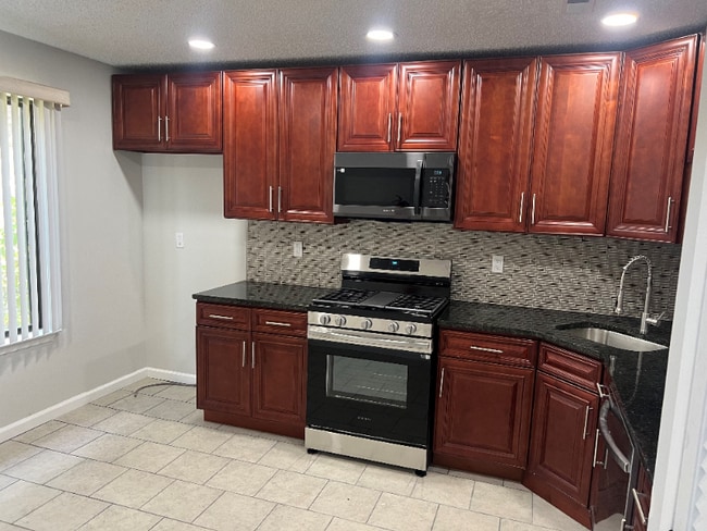99 Nicole Terrace in Edison, NJ - Building Photo - Building Photo