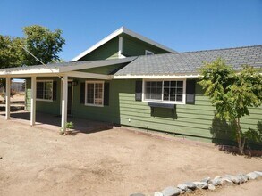 13237 E Ave W in Pearblossom, CA - Building Photo - Building Photo