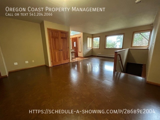 7205 SW Burl Dr in Waldport, OR - Building Photo - Building Photo