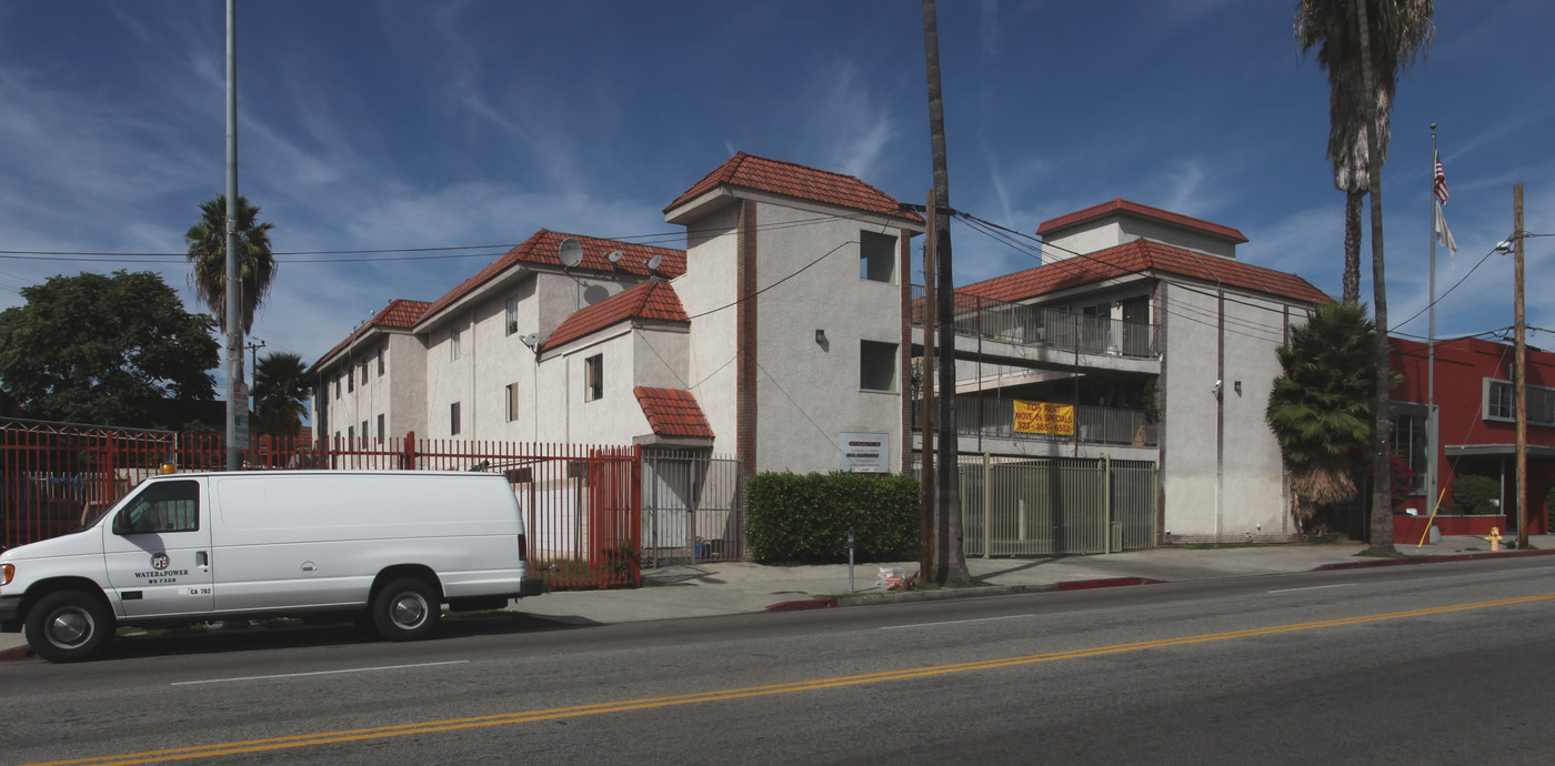 2625 Pasadena Ave in Los Angeles, CA - Foto de edificio