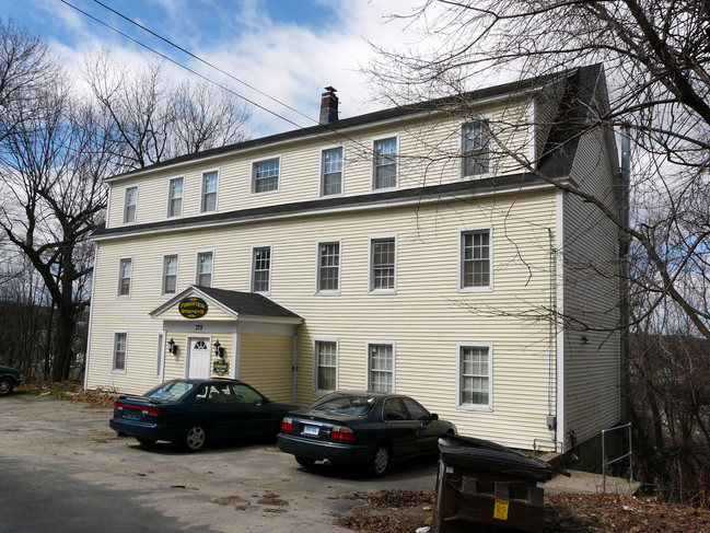 375 Waterville St in Waterbury, CT - Foto de edificio - Building Photo