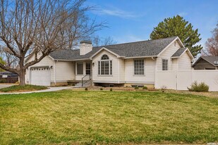 8966 S Brentmar Cir, Unit 1 in Sandy, UT - Building Photo