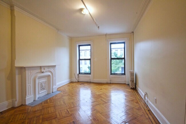 41 Halsey St, Unit 2R in Brooklyn, NY - Foto de edificio - Building Photo