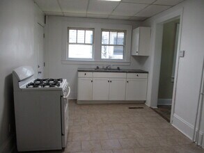122 Tate St, Unit D in Greensboro, NC - Building Photo - Building Photo
