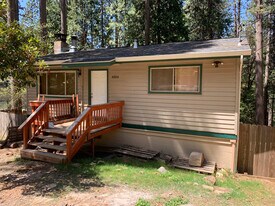 4924 Golden St in Pollock Pines, CA - Building Photo