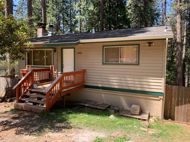 property at 4924 Golden St