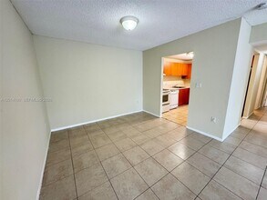 415 Executive Center Dr in West Palm Beach, FL - Building Photo - Building Photo