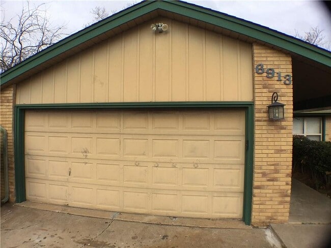 6913 Fawn Canyon Dr in Oklahoma City, OK - Building Photo - Building Photo