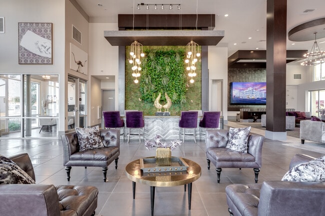 Axis Camelback in Phoenix, AZ - Building Photo - Lobby