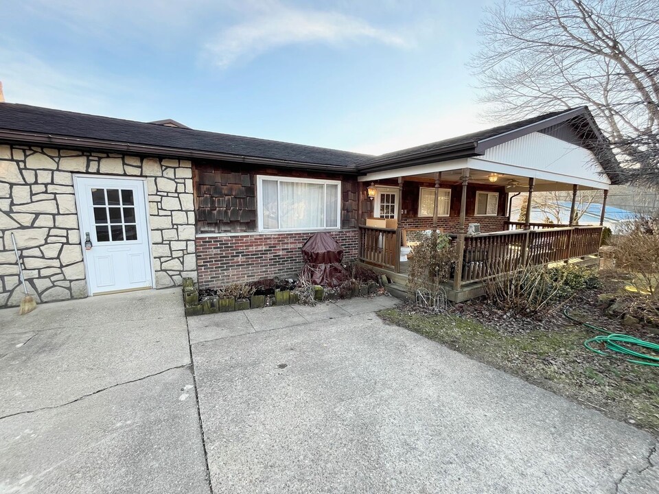 4606 Marlin Dr in Charleston, WV - Foto de edificio