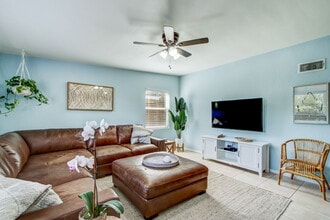 826 5th Ave N, Unit A in Jacksonville Beach, FL - Building Photo - Building Photo