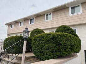 200 N Avalon Dr in Wintersville, OH - Building Photo