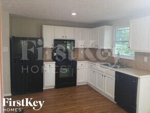 4822 White Oak Tree in Stone Mountain, GA - Building Photo - Building Photo