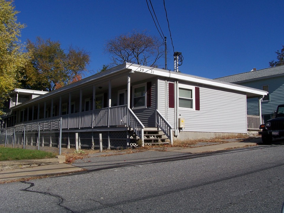 29-31 Beanes Lane in Northbridge, MA - Building Photo