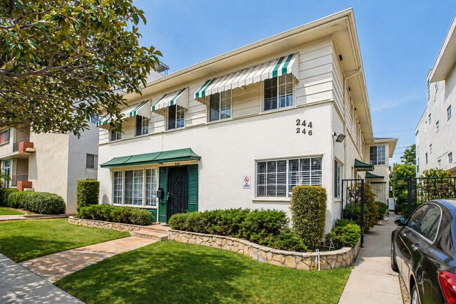 244 S Doheny Dr