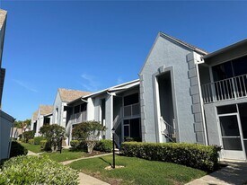 6713 Stone River Rd in Bradenton, FL - Building Photo