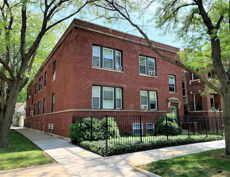 4257 N Sacramento Ave in Chicago, IL - Building Photo