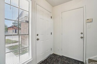 6222 Candleview Ct in San Antonio, TX - Building Photo - Building Photo