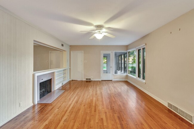 202 W Indiana Ave in Urbana, IL - Building Photo - Building Photo