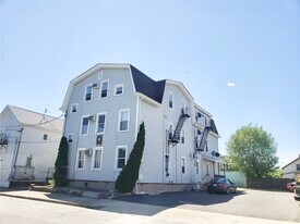 22-24 Lawn Avenue - Unit #1R, Unit Unit #1R in Pawtucket, RI - Building Photo