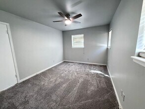 10117 Stoneham Ave in The Village, OK - Foto de edificio - Building Photo