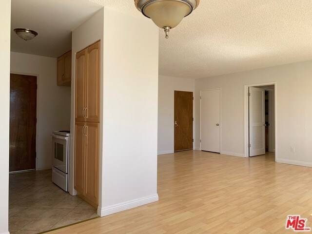 406 N Palm Dr-Unit -303 in Beverly Hills, CA - Building Photo