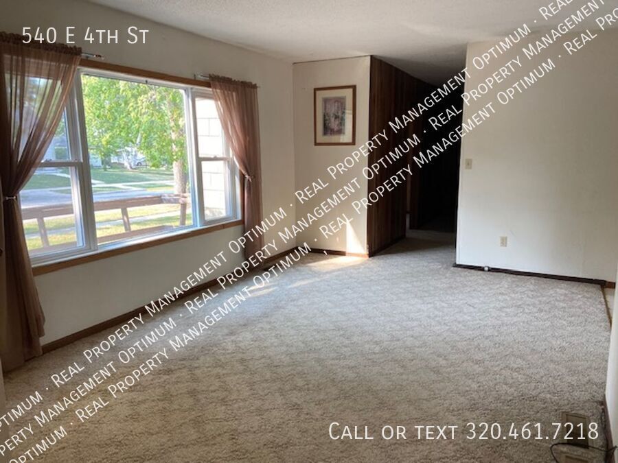 540 E 4th St in Morris, MN - Building Photo