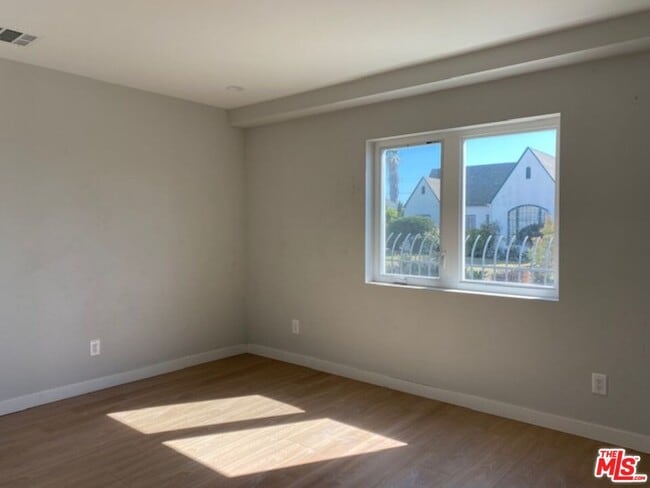 4937 20th St in Los Angeles, CA - Building Photo - Building Photo