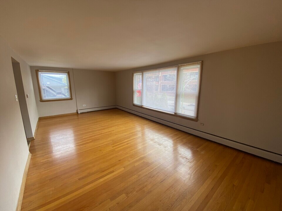 2826 N Newcastle Ave, Unit 2 in Chicago, IL - Foto de edificio