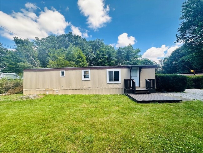 property at 3 Ford Ln