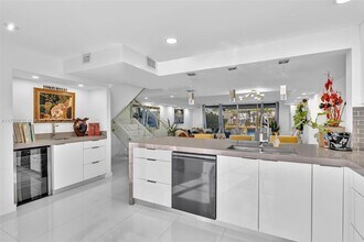 823 NE 26th Ave in Hallandale Beach, FL - Building Photo - Building Photo