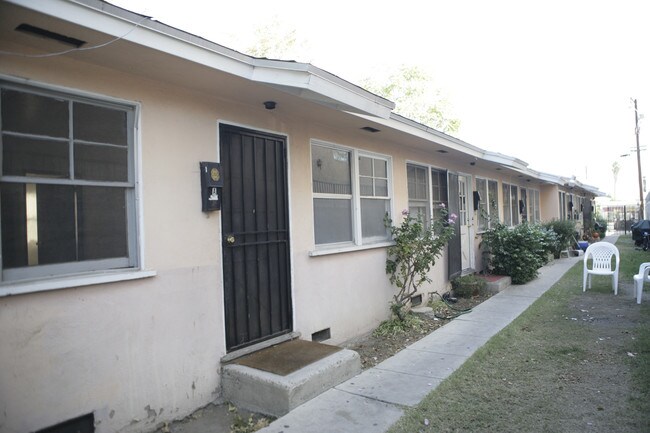 7252 Alabama Ave in Canoga Park, CA - Building Photo - Building Photo