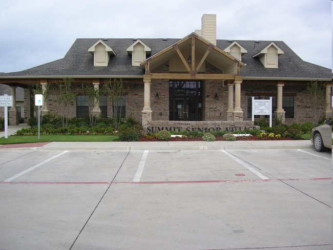 Summit Senior Village in Gainesville, TX - Building Photo - Building Photo