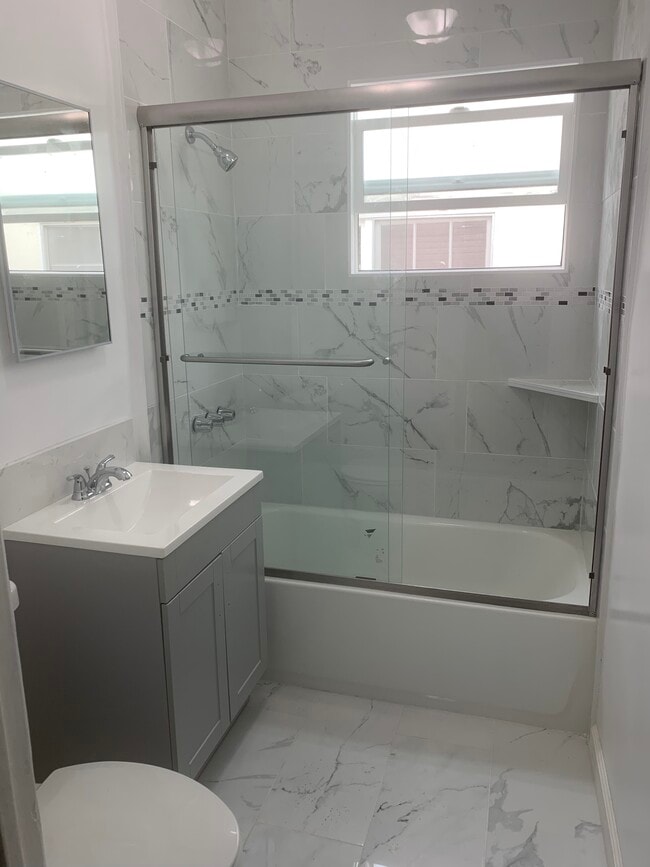 132 S Canon Dr, Unit 2 in Beverly Hills, CA - Building Photo - Building Photo