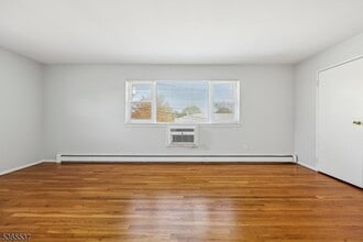 38 Dobrin Ct in Fair Lawn, NJ - Building Photo - Building Photo