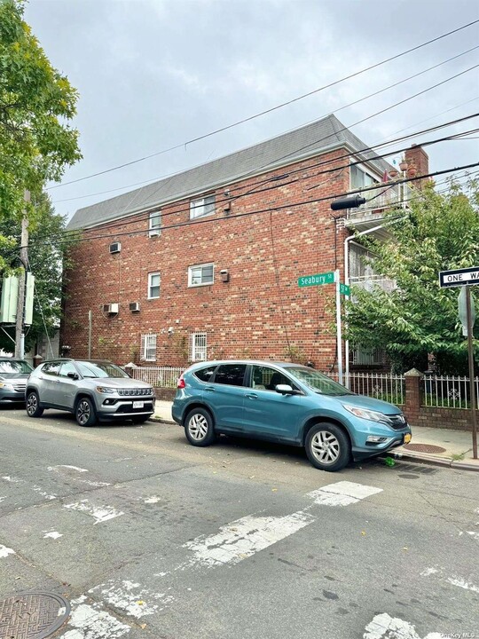 86-46-86-57 57th Ave in Queens, NY - Foto de edificio
