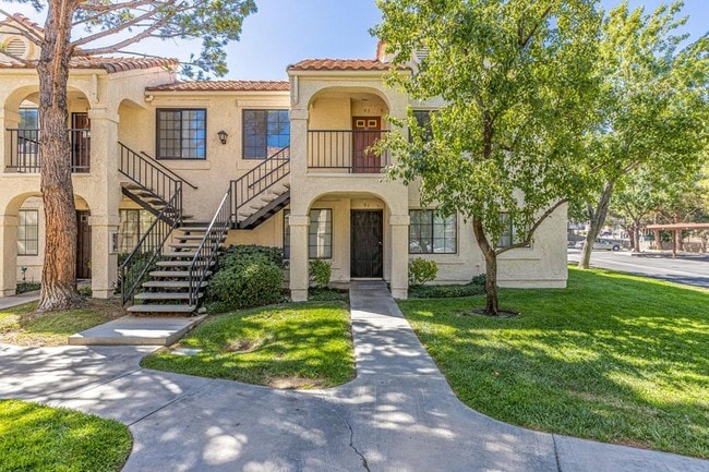 2554 Olive Dr, Unit 92