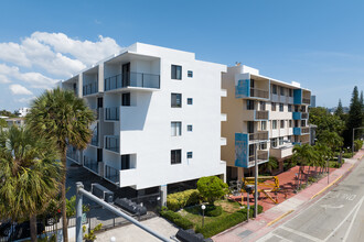 Byron Marina in Miami Beach, FL - Building Photo - Building Photo