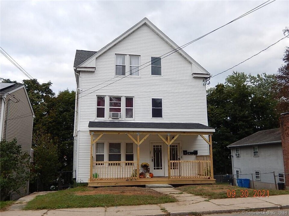 25 Pratt St in Bristol, CT - Building Photo