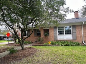 535 E 52nd St in Savannah, GA - Building Photo