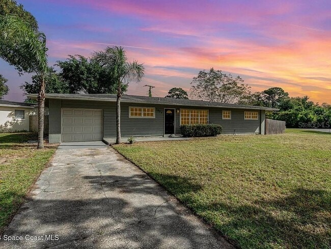 property at 1885 Golfview Dr